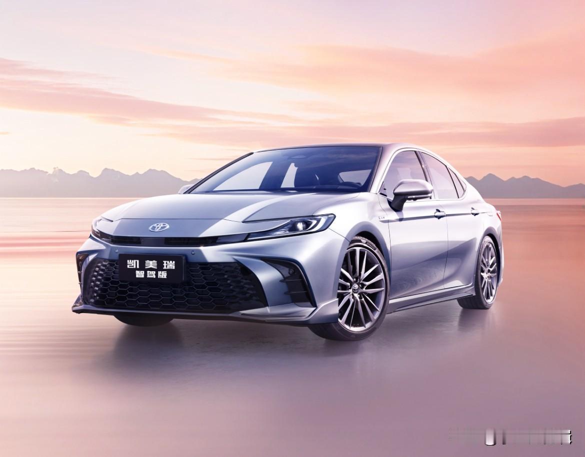 丰田凯美瑞双擎值不值得买?纠结26款凯美瑞双擎入不入的朋友，别被虚头巴脑的宣传带