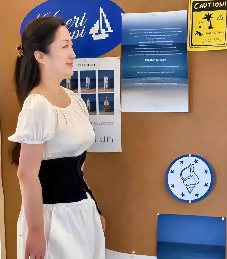 韩磊被曝出轨还让女方怀孕！这事确实有些细节值得琢磨。爆料女士的背景照片里英