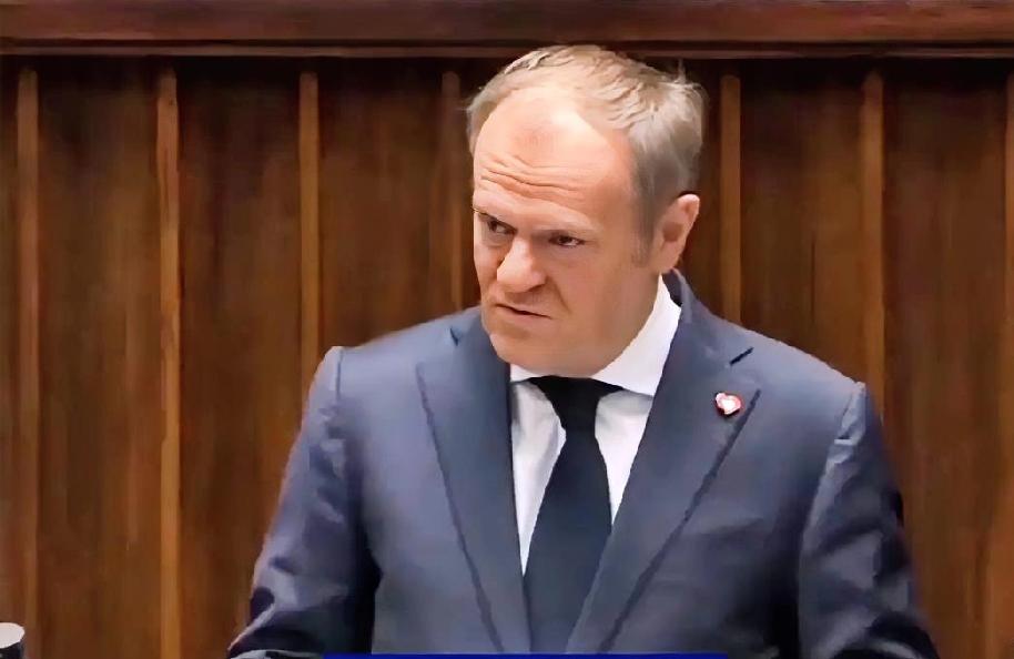 图斯克：“要支持强大的西方，而不是俄罗斯。在乌克兰对抗俄罗斯的战争中，要坚定地与