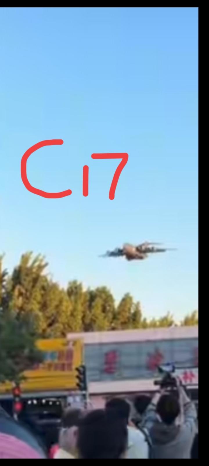 C17落地北京，谁都知道意味着什么？特朗普总统要来，中美没有世仇，尽管他们1