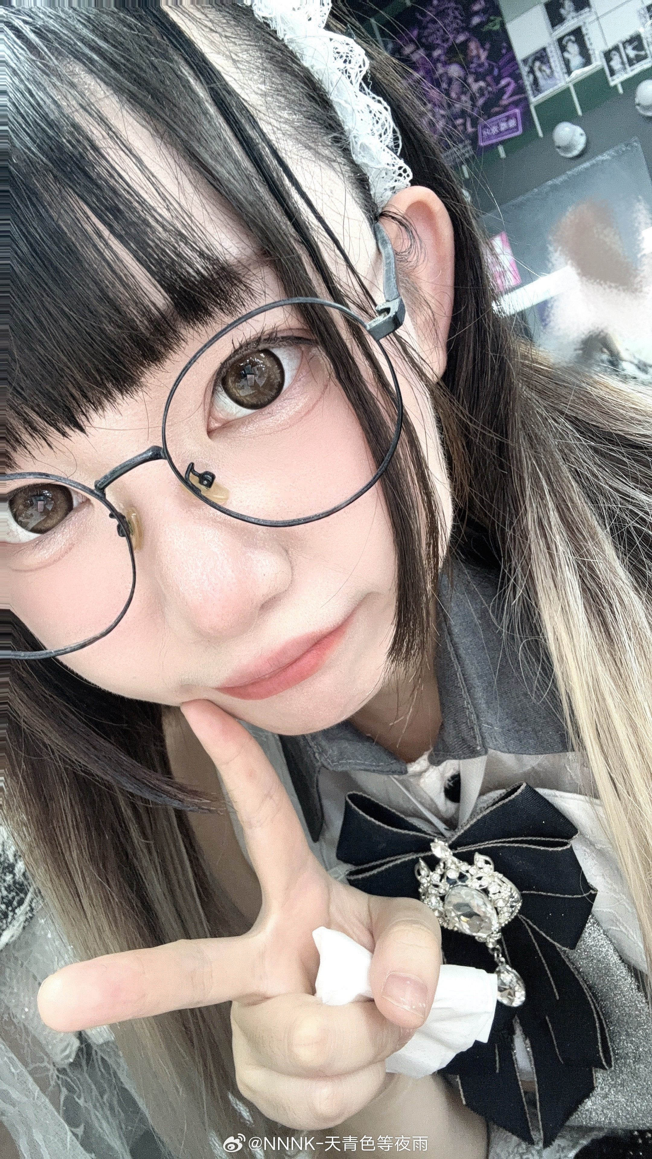 有意思😗开演之前和大家拍合影感觉像去参加漫展开场演也太开心了吧像刚出道一样不要