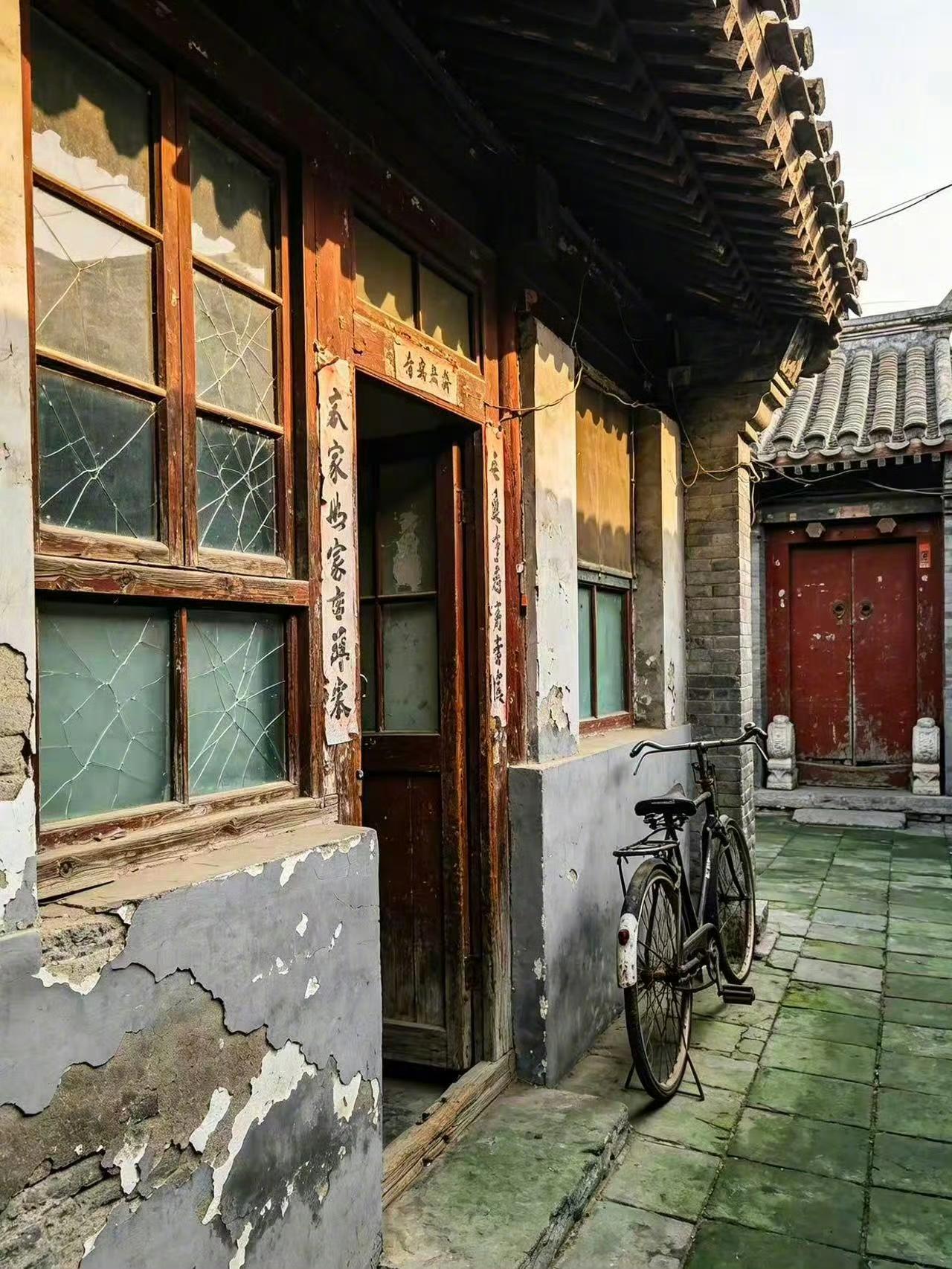 北京现在的楼市，用“拧巴”这个词，很合适。5月楼市数就是一个一边跌、一边涨的