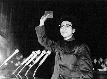拨乱反正后，汪曾祺因为样板戏的事成了重点审查对象，挂了两年，写了十多万字的检讨。