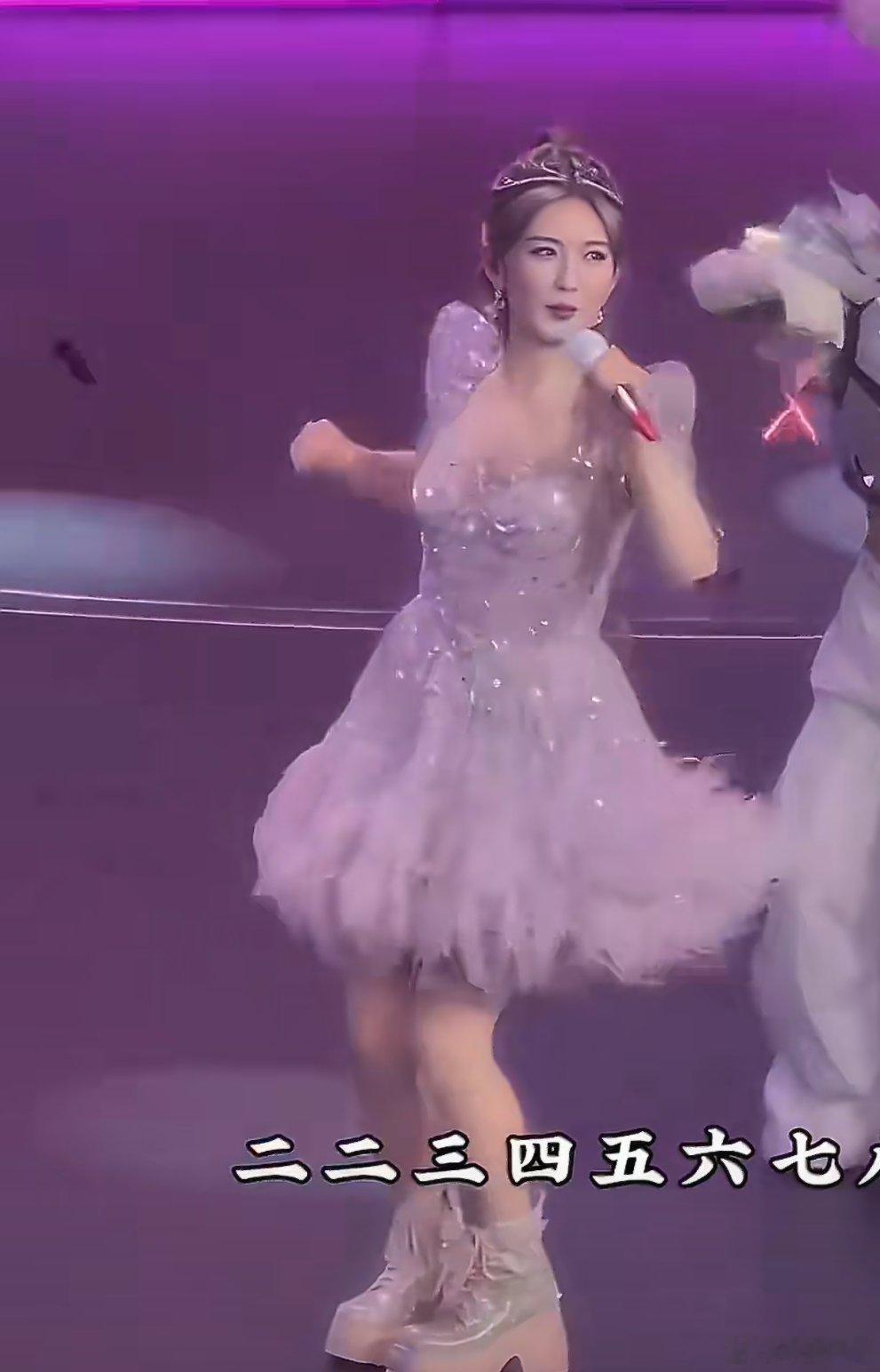 谢娜演唱会主办方回应弱弱的问一句，谢娜还会唱歌呢？什么时候会的？只知道她基本不会