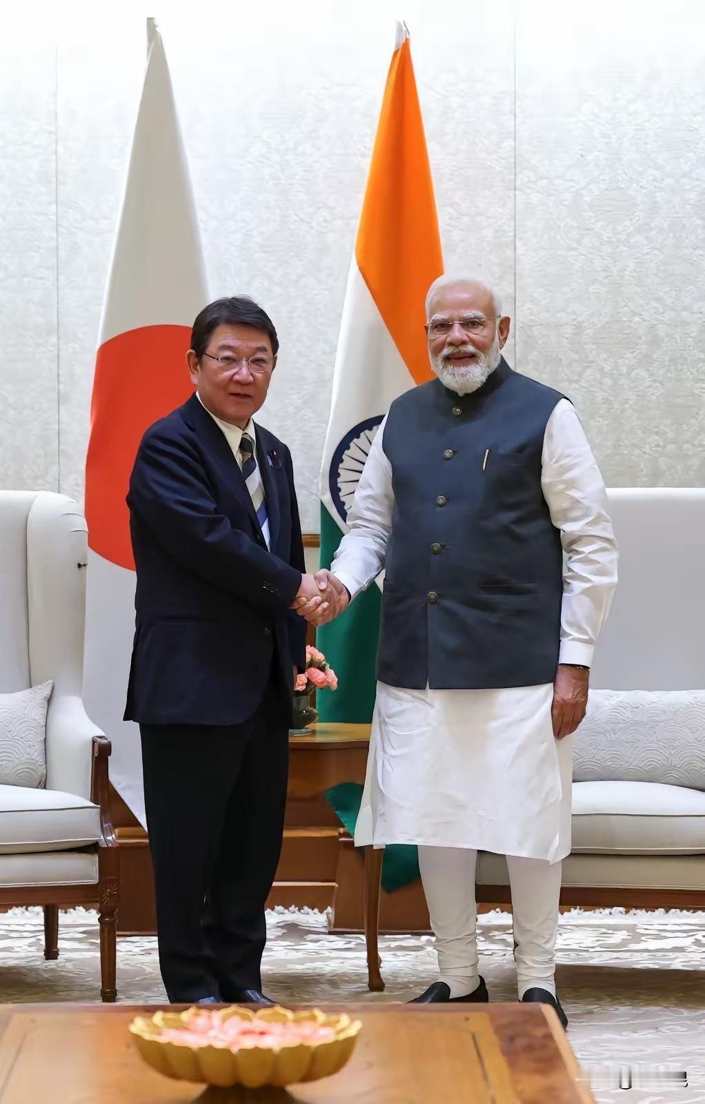 莫迪老仙亲自发推，欢迎日本外相茂木敏充到访。俩人一拍即合，又提了一遍那个“日印全
