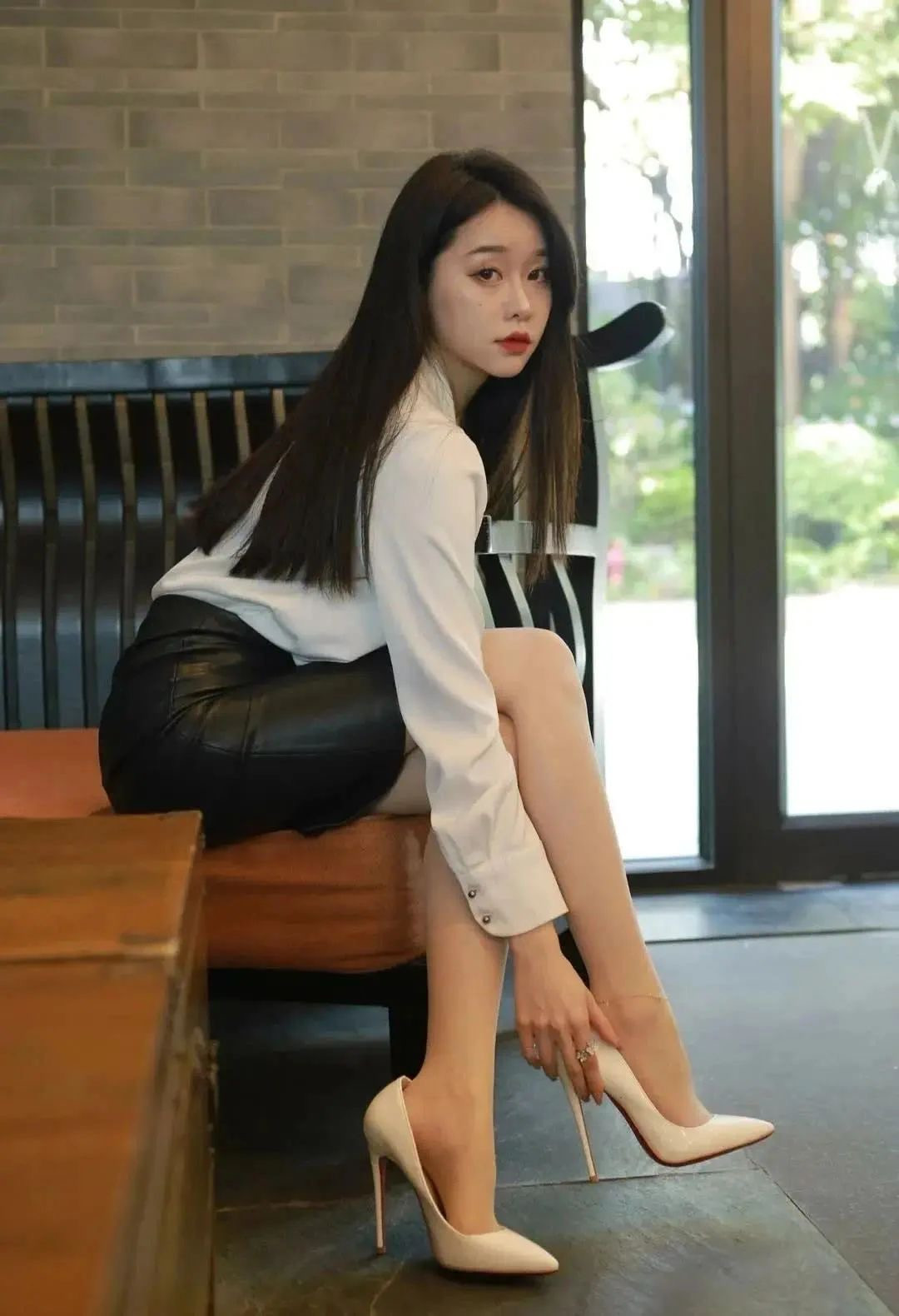 发现橱窗倒影里的故事感  