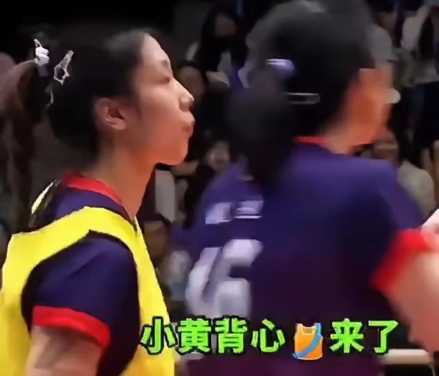 不对啊，张常宁还没官宣退役，杨艺已于4月21日提前官宣退役了！杨艺做为天津女排