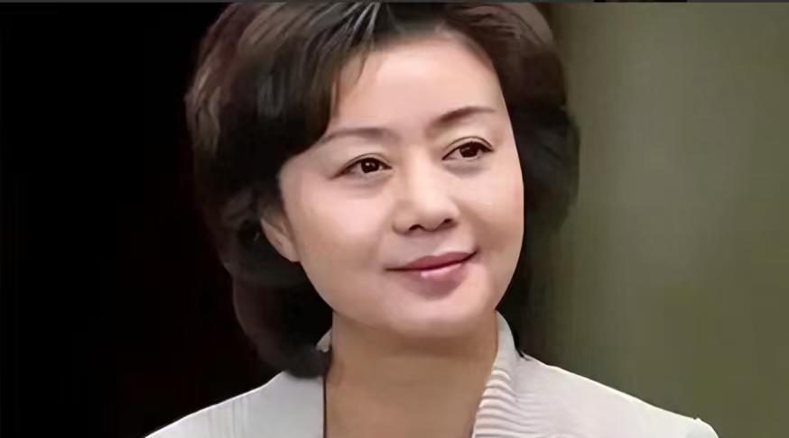 59岁李胜素未婚未育活成赢家！豪宅聚会曝光，她的选择打了谁的脸？“女人不结婚不