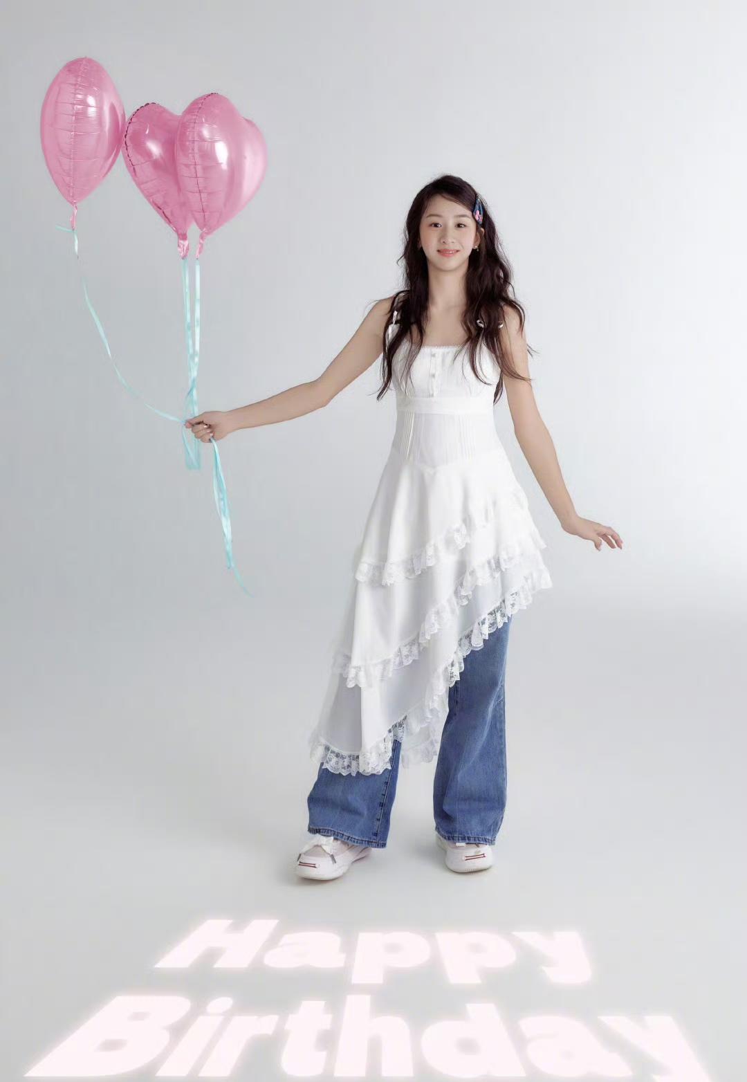 叶一茜晒女儿Cindy18岁生日照果然，女大十八变，好美呀凭这样的美貌进娱乐