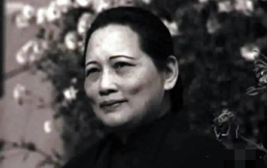 1969年春天，宋庆龄收到60万美元汇款，是弟弟死后分给她的遗产。可短短两个月