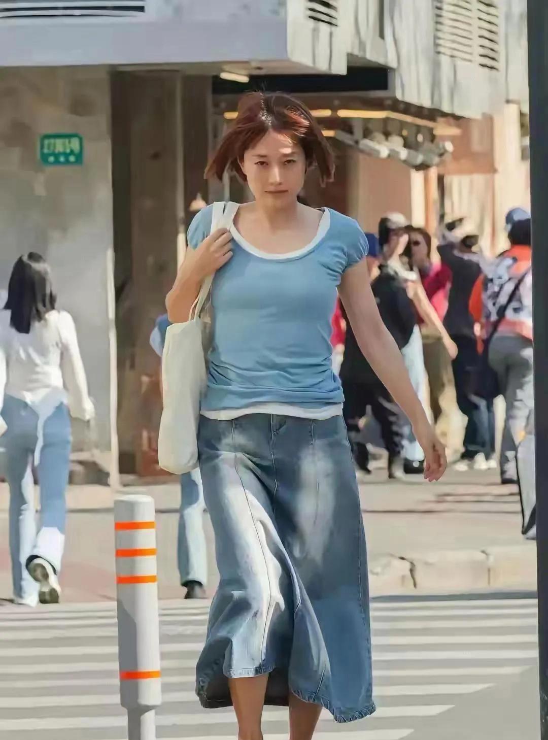 她居然都50岁了吗？看起来最多30岁啊，脸蛋、身材还和20年前《奋斗》里的夏琳一