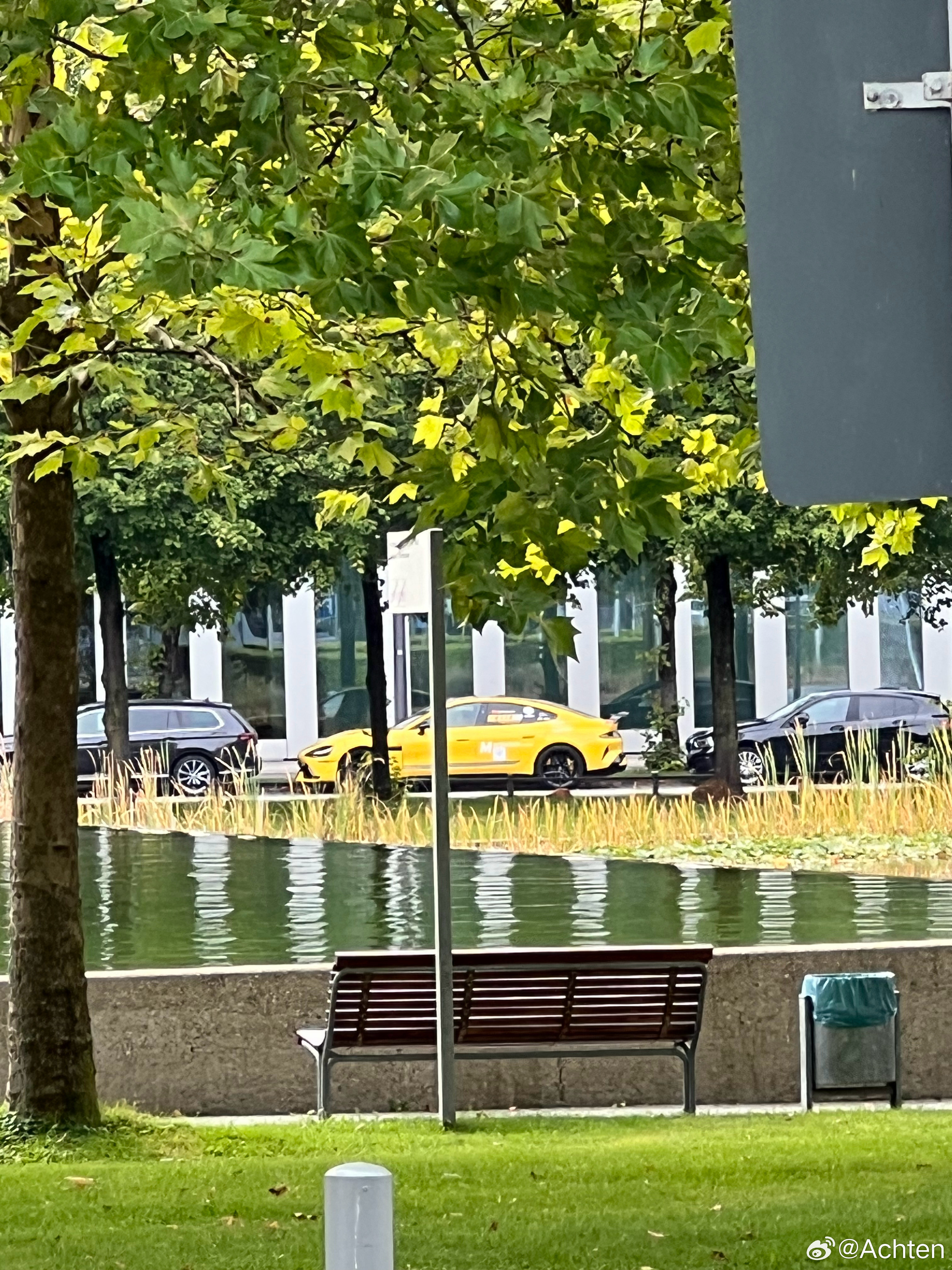 大老远看见犹豫了两秒，还真是[doge]河这边是FUV汽场全开德国汽车见闻​