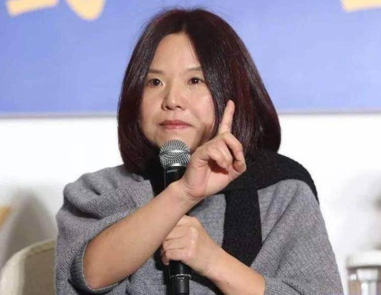 “中国的钱我是不会还的！” 这句话在网上传了几年，几乎已经成了何巧女身上最醒