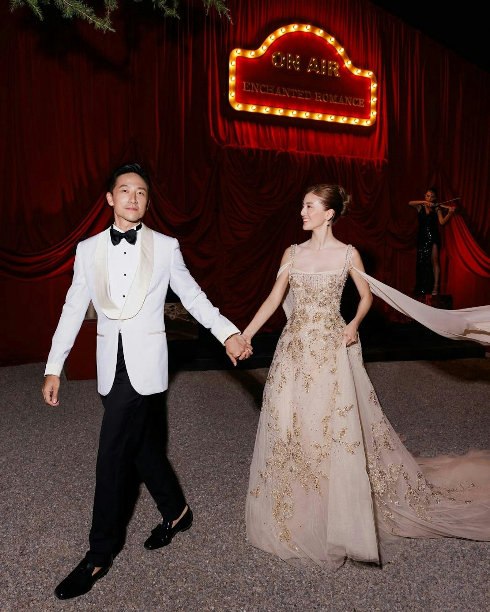 才结婚两年就忘了纪念日！吴千语被曝和百亿老公聚少离多，最近聚会时面对惊喜蛋糕一脸