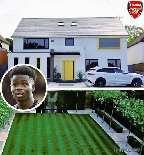 前不久，萨卡在伦敦顶级酒店向交往五年的女友托拉米·本森求婚成功。近日，萨卡又购