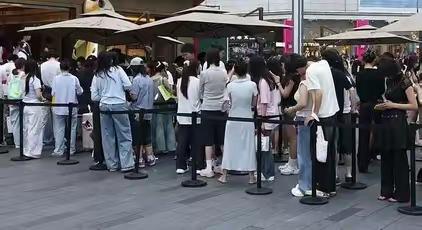 2026年夏天这冰品市场真是怪了，外面37、38度高温，3元雪糕无人问津，20元