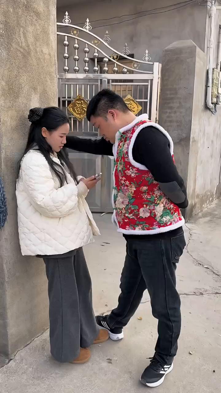 变态。