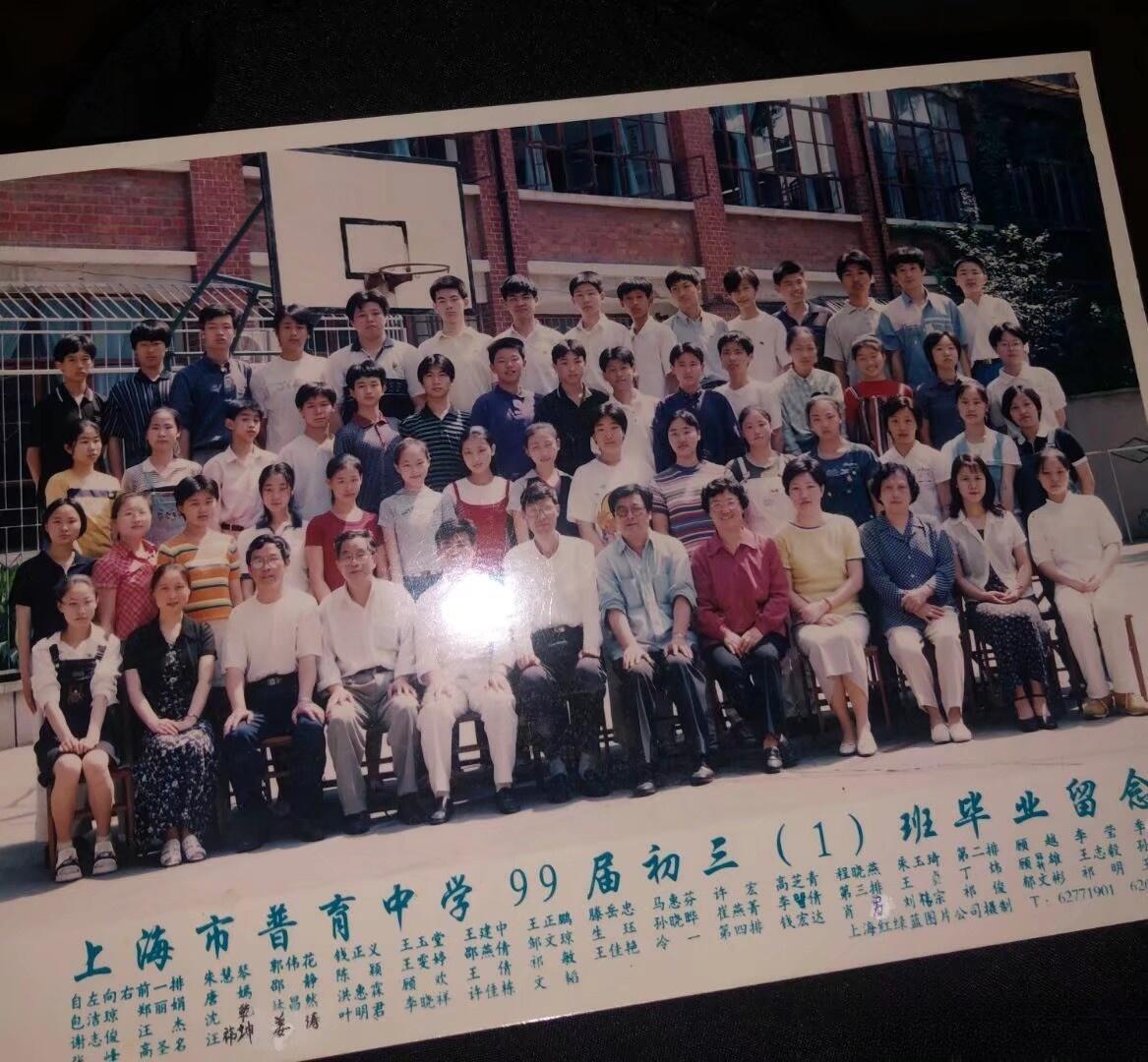 唐嫣中学＆大学毕业照唐中学和大学毕业照，找到她了吗99年中学毕业，2001年“舒