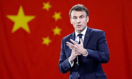 马克龙想来中国阅兵眼看美国连续3次解除对中国的限制，频繁示好中国，法国总统马克