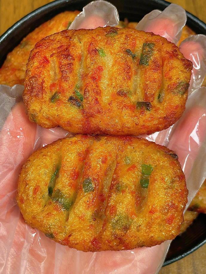 这个土豆饼真的嘎嘎香。喜欢吃土豆的家人们看过来！​​​我的宝藏食谱​​​