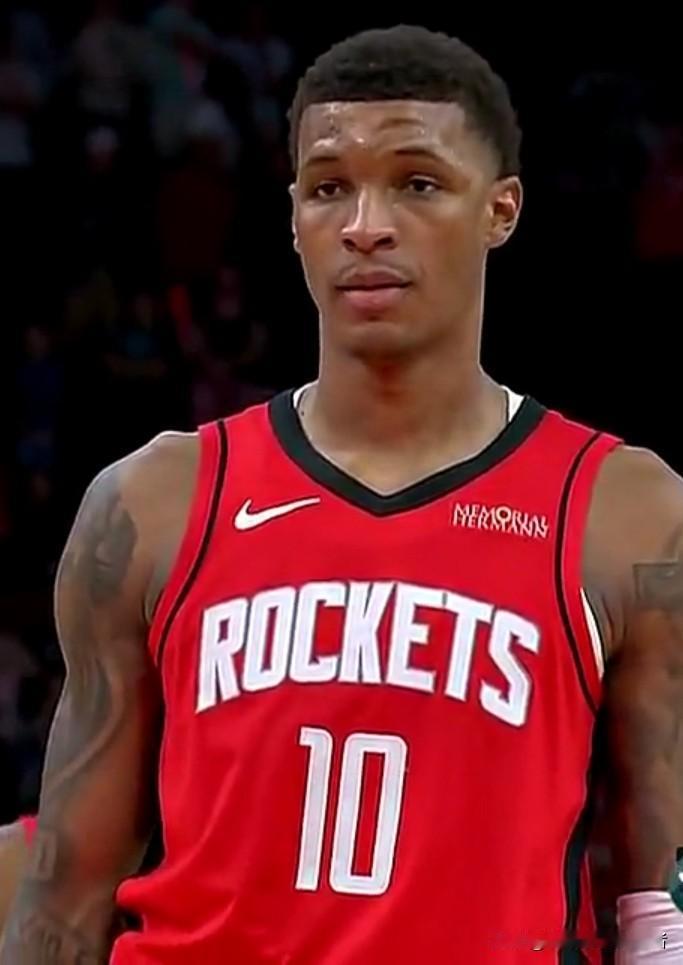 贾巴里史密斯新赛季至今的9场比赛表现！！！打奇才：13中6，三分球3中0，罚球