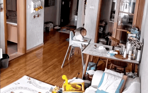 我看这gif视频，心一直揪着，但不幸的结果还是发生了。你把孩子放