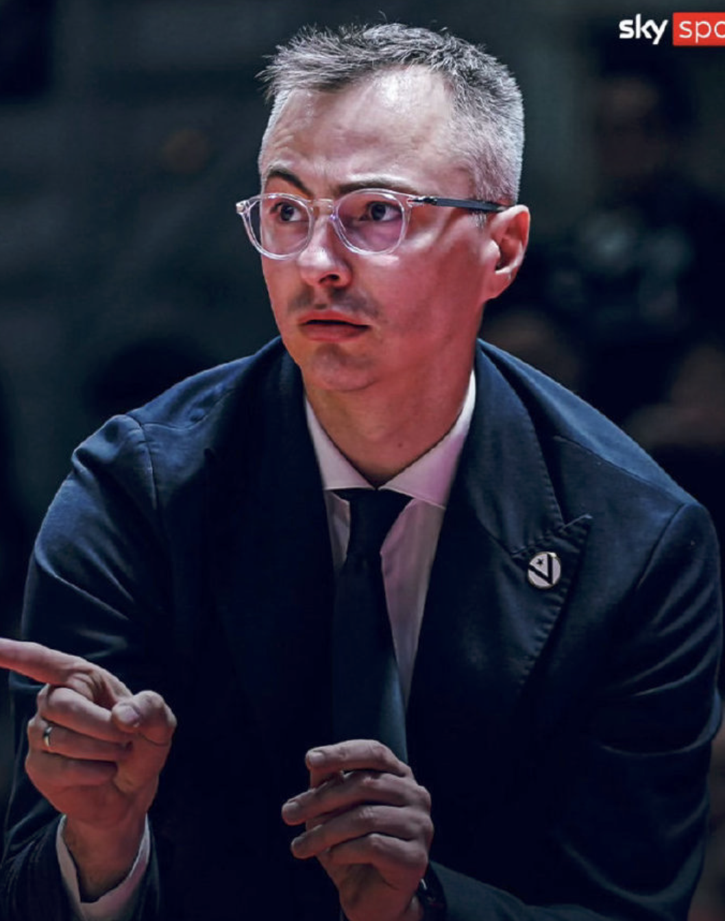 杜锋的继任者来了。意大利籍教练亚科夫列维奇，将成为广东宏远男篮新任主教练。他曾经以助理教练的身份率塞