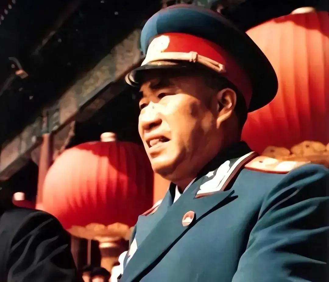 1947年，朱老总和刘少奇一起率领中央工作委员会，离开陕北进驻西柏坡村在西柏坡