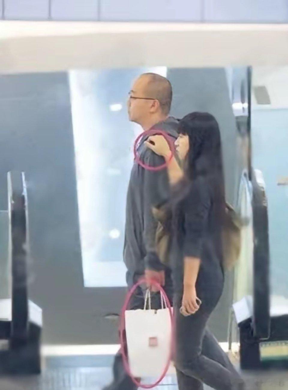窦唯早就三婚了，三个孩子三个妈，和王菲一样，两个孩子两个爹。窦唯三婚妻子叫陈冉，