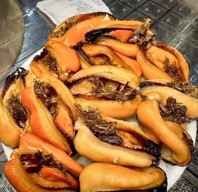 长毛了还能吃吗？昨天婆婆旅游带回来的东西，不知道是水果还是蔬菜的，里面都长毛了