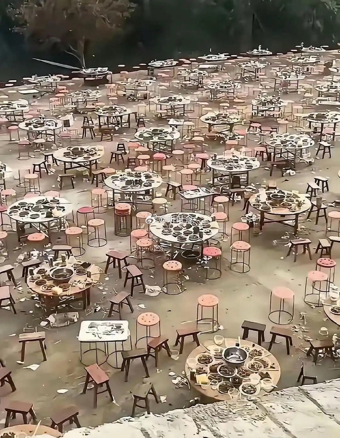 这场酒席太惨了，主人该怎么体面收场，大家都在看