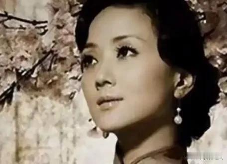 1951年军统女特务押赴刑场，临死前只喊一个人名！关键时刻专车急刹救人19
