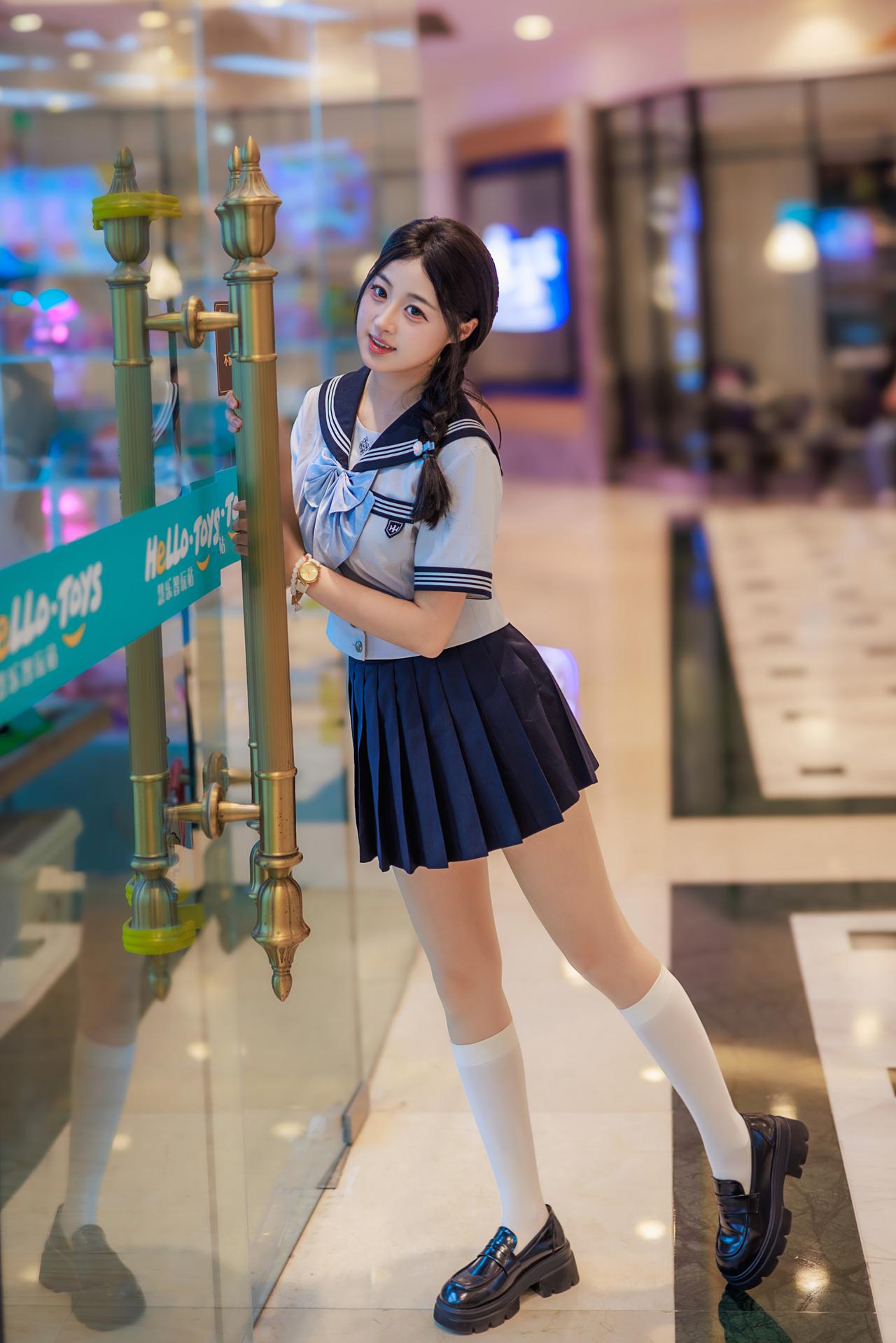 青春洋溢的校园少女，HelloToys的梦幻世界等你来探索！🎈💖女神