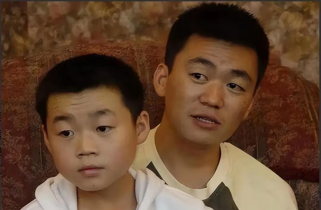 小时候确实看着有点像宋喆但是长大了一目了然是老王家的瓜马蓉和宋喆到底有没有过往