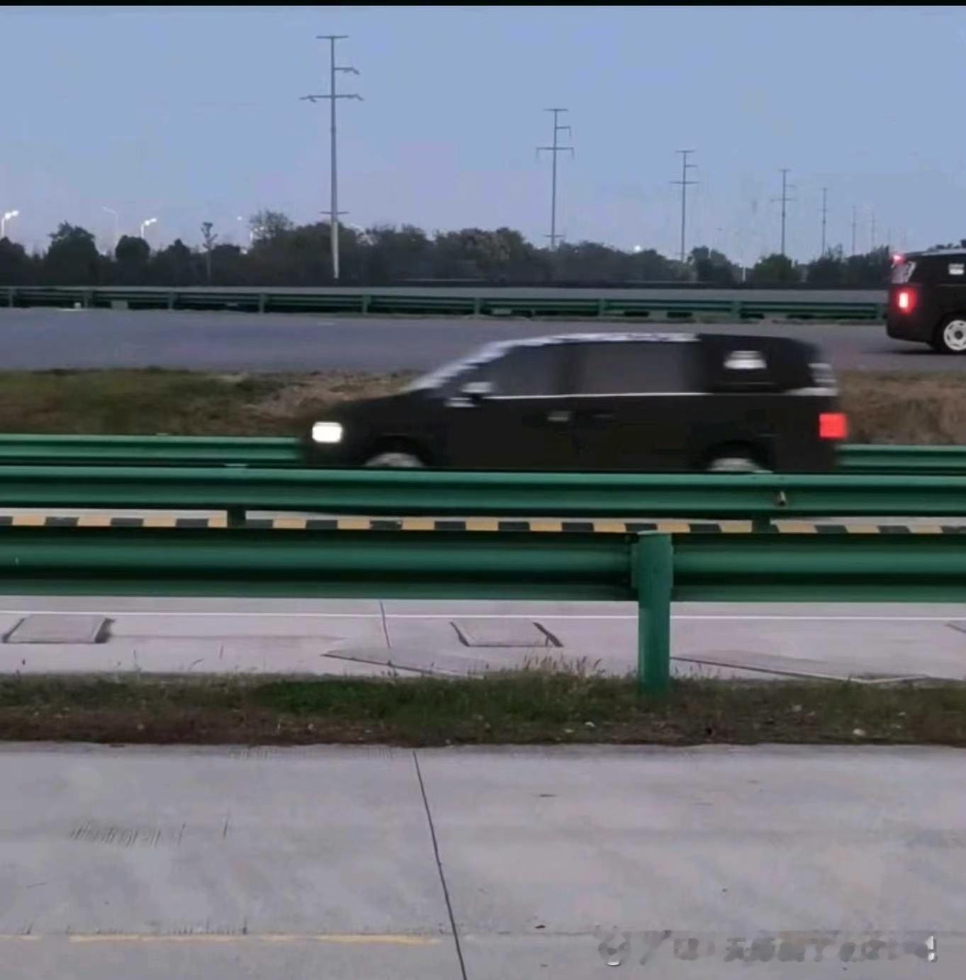 这个看着应该是对的，气场不错[doge]鸿蒙智行新能源汽车​​​