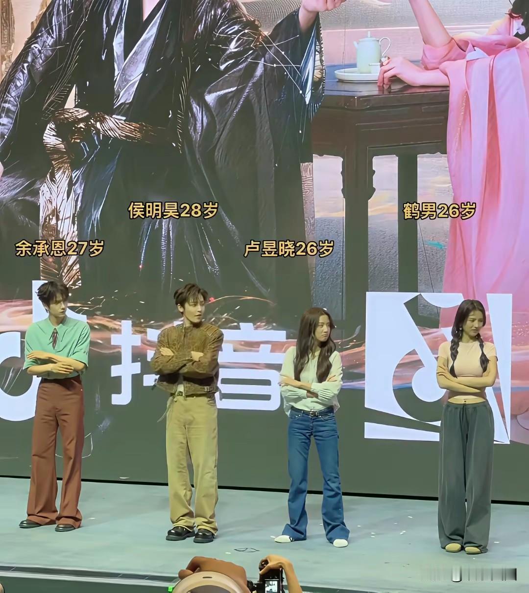 侯明昊到底有多高？有网友留言说女演员不穿高跟鞋是为了衬托男主。是真的还是卢昱