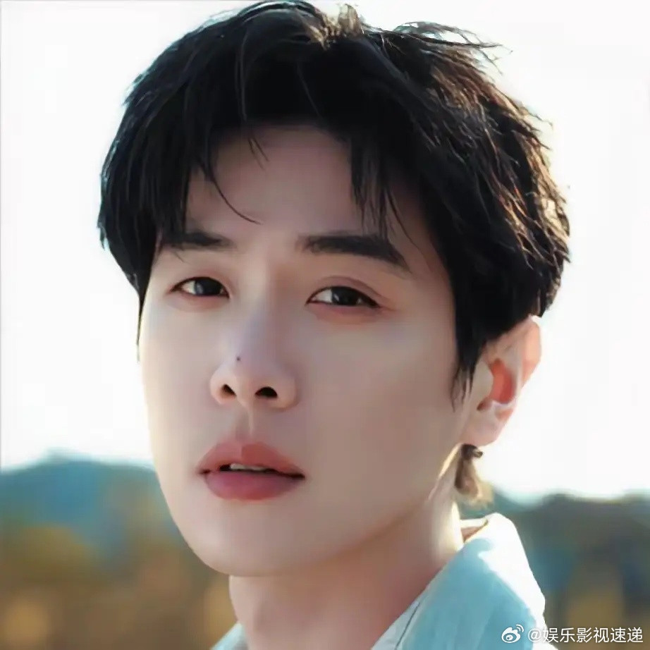 张若昀是永远都不会离婚的，原因很简单，不是他的老婆多有钱，而是因为张若昀他的爱太