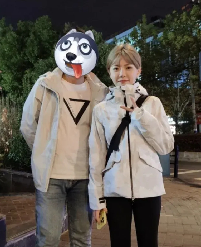 小明剑魔和周淑怡是一模一样，两个人都是因为找错了对象，导致自己本来大火的直播事业
