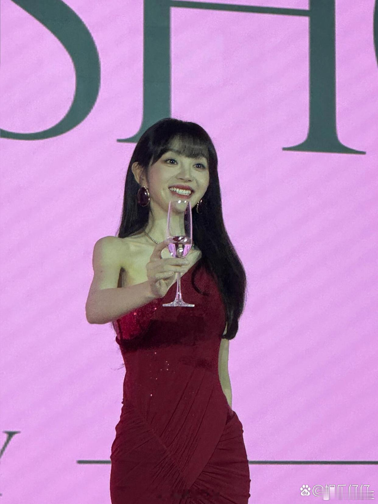 田曦薇真是一块甜甜的小蛋糕！​​​