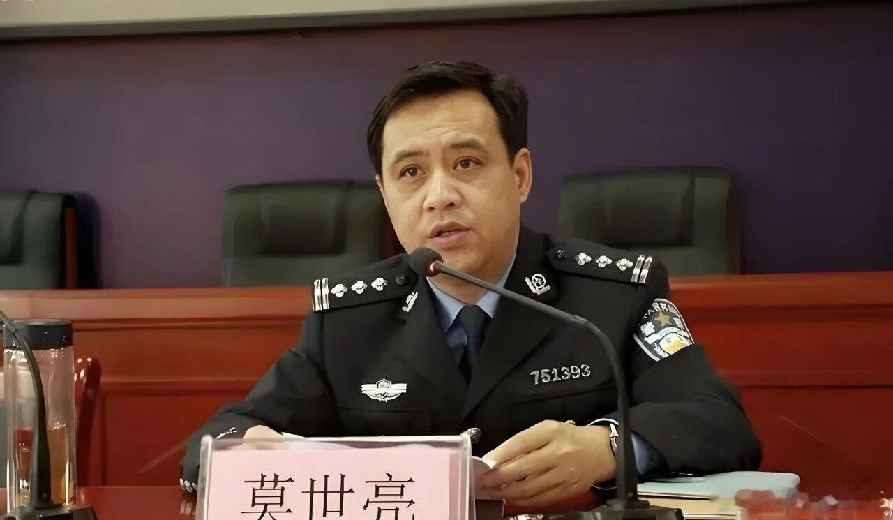 河池市公安局党委委员、副局长莫世亮涉嫌严重违纪违法，目前正接受河池市纪委监委纪律