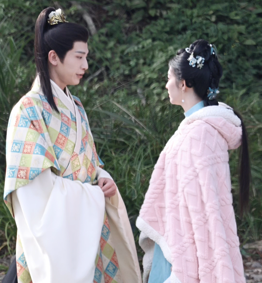 这种配色花纹也能在落地明也是服了船卢这点儿像，都是也接了不少女主，但没啥“好饼”