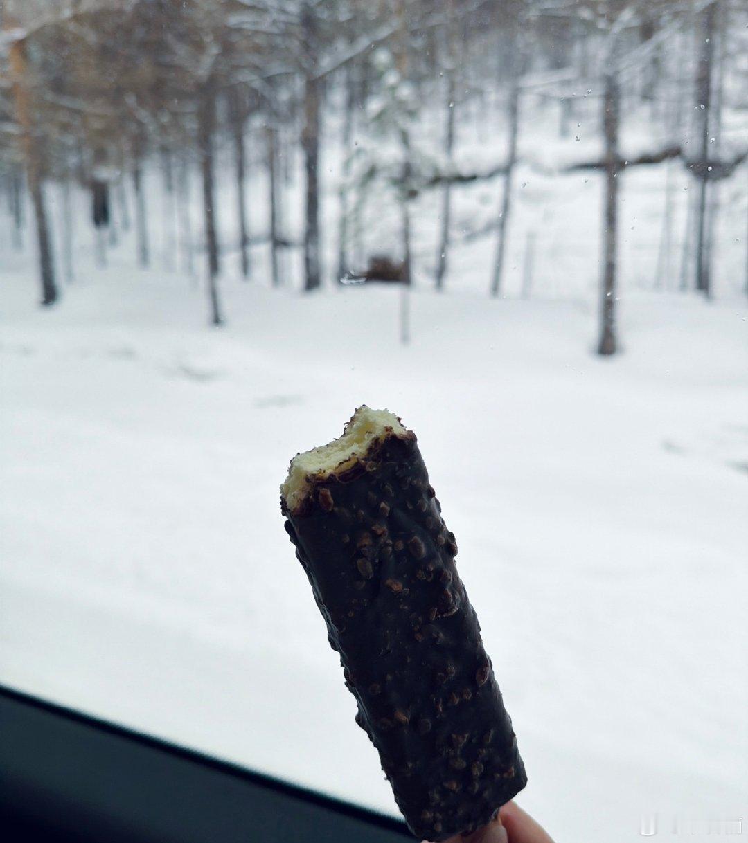 章若楠雪天吃冰棍章若楠雪天的冰棍格外好吃章若楠雪天的冰棍格外好吃章若楠