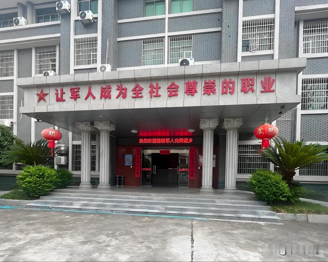 一方面，当初成立军人退役事务部门，是党的十九大决策决策的，是军队深化改革的重大部