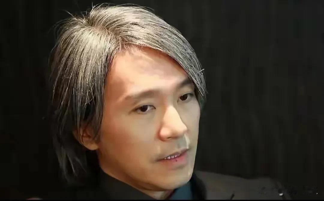 短短一个多月，64岁周星驰连失两位挚友！一个叫“影帝”，一个叫“师傅”，这声称呼