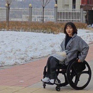 白女士本来和男友感情挺好，都到了谈婚论嫁的地步，俩人一起跟着男友家人自驾出门，路