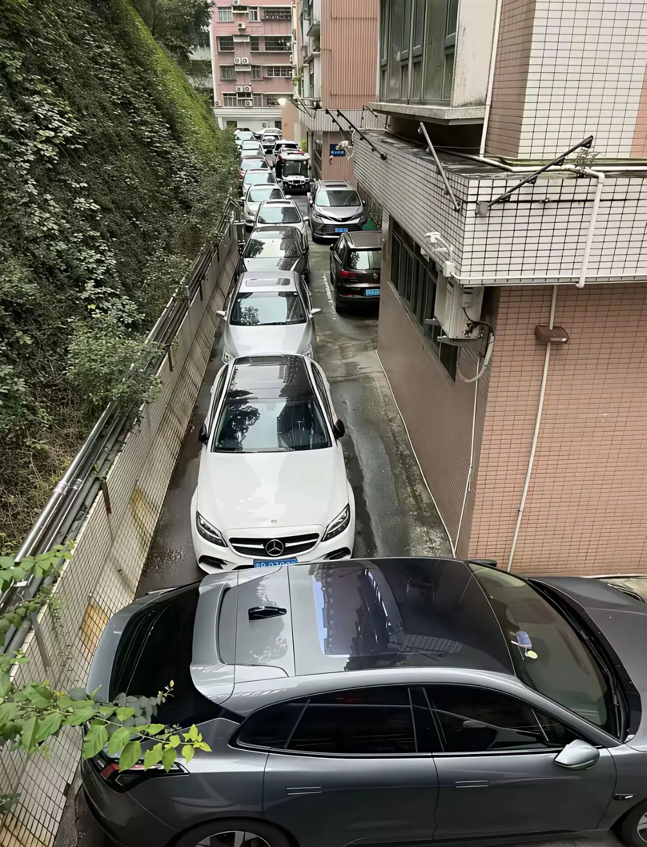 停车的人怎么想的，这怎么出去啊？