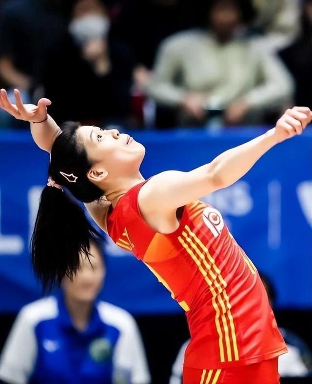 我不同意：这支女排必须有“李盈莹”！看到小组赛第二场李盈莹只得1分，于是很多人