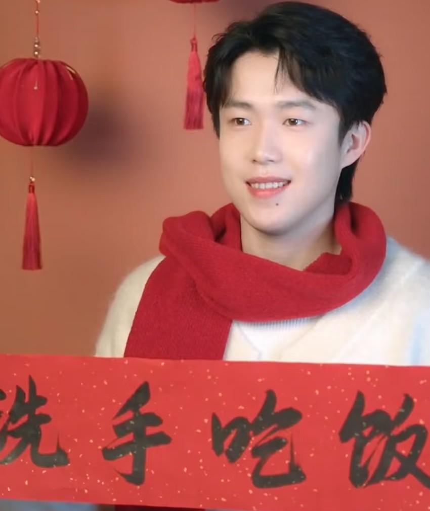 听着都觉得心疼难怪王楚钦说有空就多陪爸妈主持人在一个活动上问王楚钦，有多