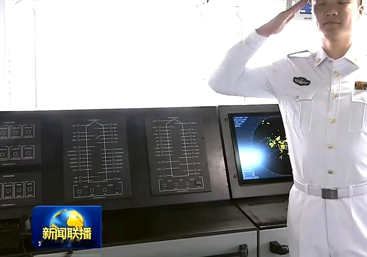 福建舰上的灯光和导航雷达界面！飞机停在哪里一目了然！这个东西就相当于停机坪的