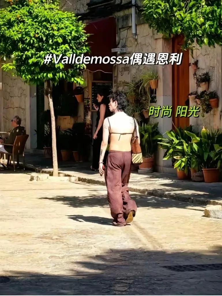 家人们，今天咱们来聊聊育儿话题。要是你儿子穿得像恩利那样，你会是啥态度？尊重、允